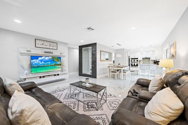 3298 N DIXIE Highway, Boca Raton, FL 33431