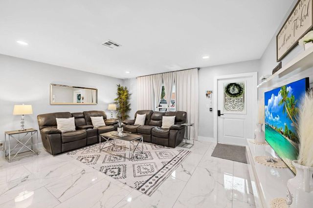 3298 N DIXIE Highway, Boca Raton, FL 33431