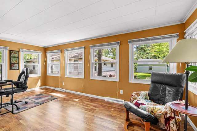 1427 OAK STREET, Oshkosh, WI 54901