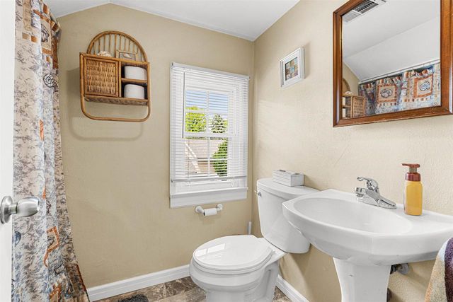 1427 OAK STREET, Oshkosh, WI 54901