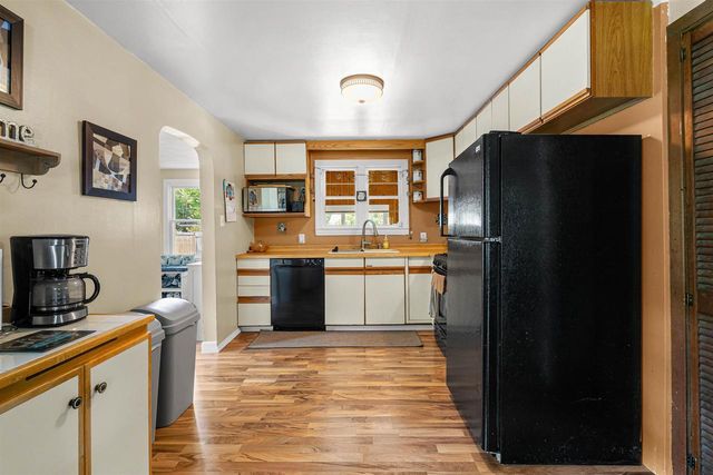 1427 OAK STREET, Oshkosh, WI 54901