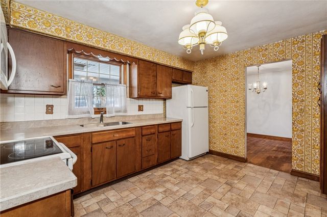 43 Circle Dr, Brighton Twp, PA 15009