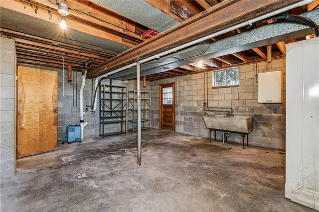 43 Circle Dr, Brighton Twp, PA 15009