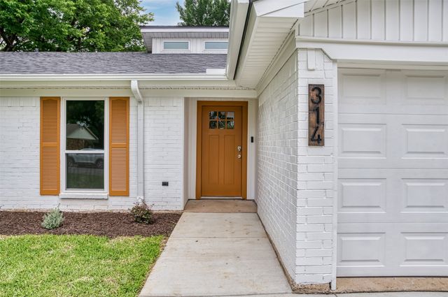 314 Sixpence Lane, Euless, TX 76039