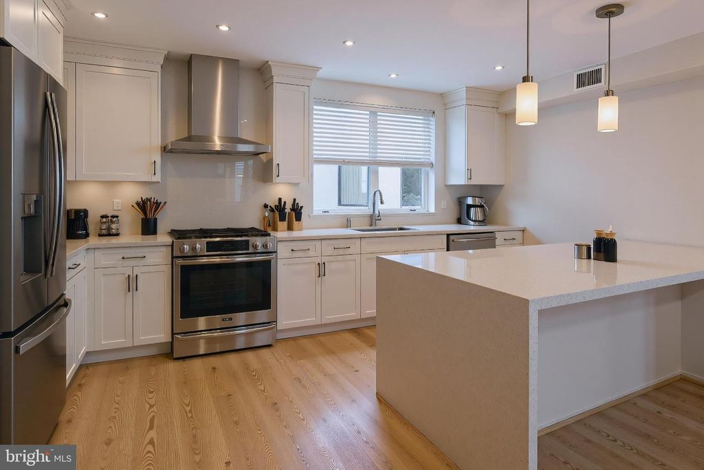 1344 S WOODSTOCK ST, Philadelphia, PA 19146