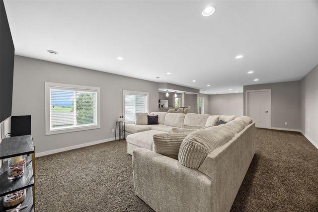 4812 Hay Field Court SW, Cedar Rapids, IA 52404