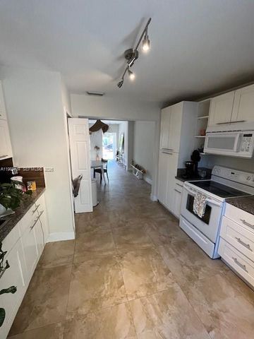 175 NW 121st St, North Miami, FL 33168