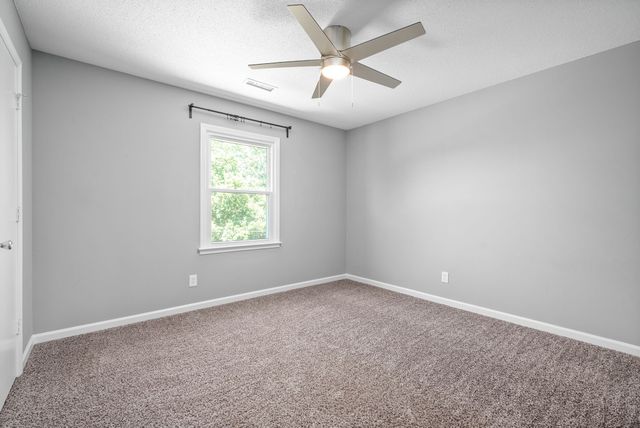 830 Iris Ln, Clarksville, TN 37042