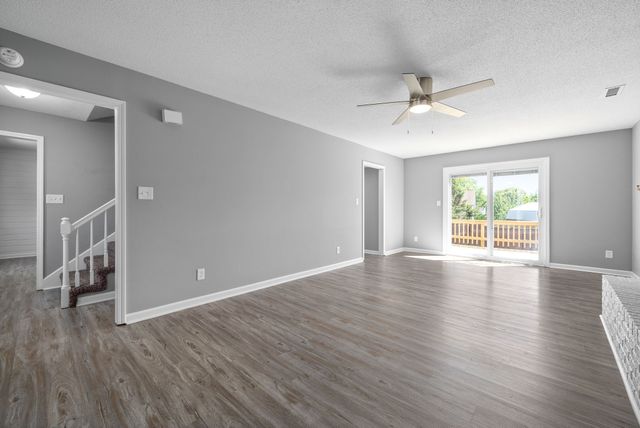 830 Iris Ln, Clarksville, TN 37042