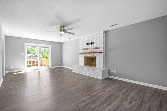 830 Iris Ln, Clarksville, TN 37042