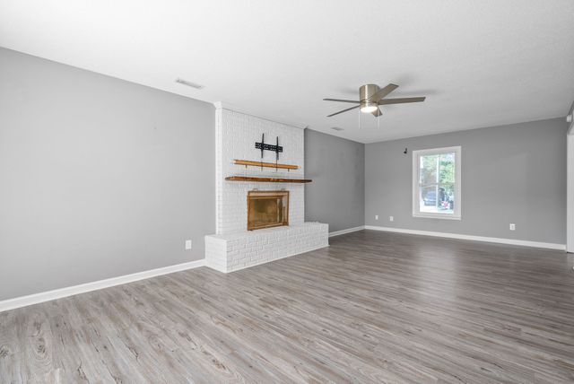 830 Iris Ln, Clarksville, TN 37042