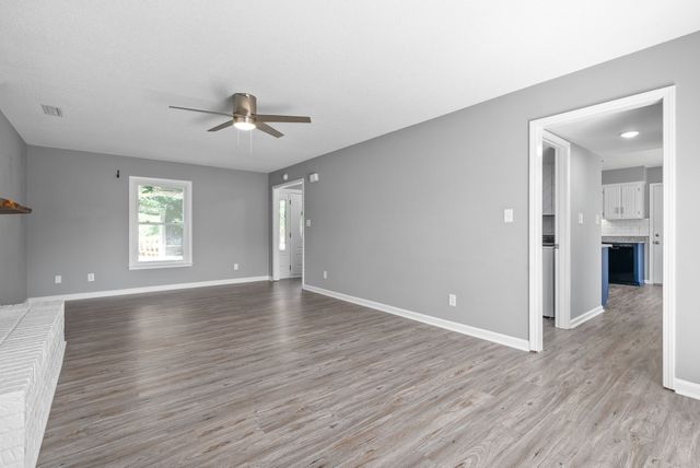 830 Iris Ln, Clarksville, TN 37042