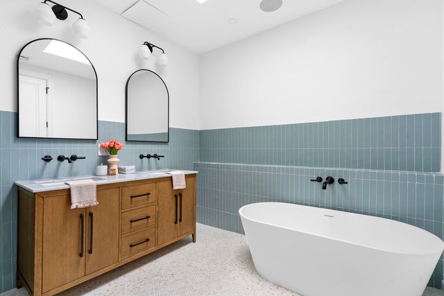 12 PILLING Street, New York City, NY 11207