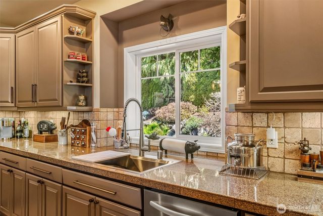 932 9th Avenue N, Edmonds, WA 98020