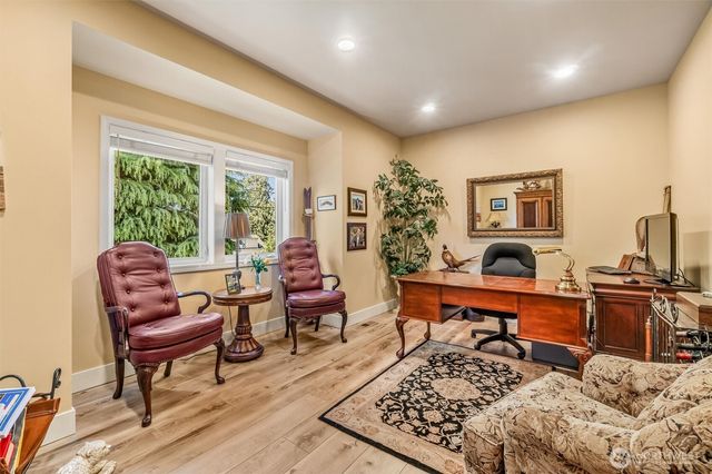 932 9th Avenue N, Edmonds, WA 98020