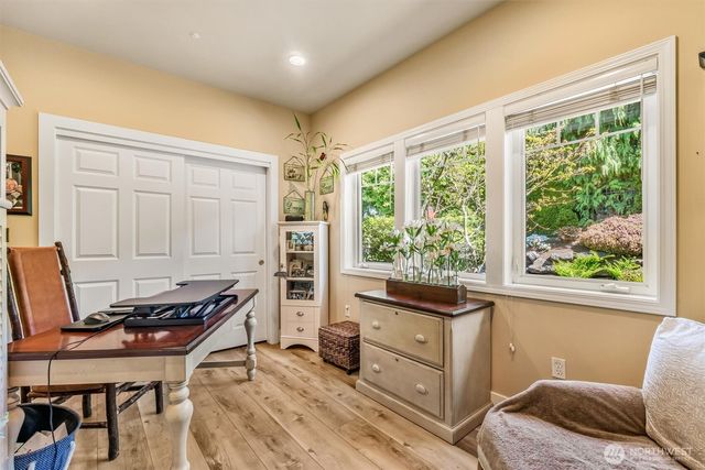 932 9th Avenue N, Edmonds, WA 98020