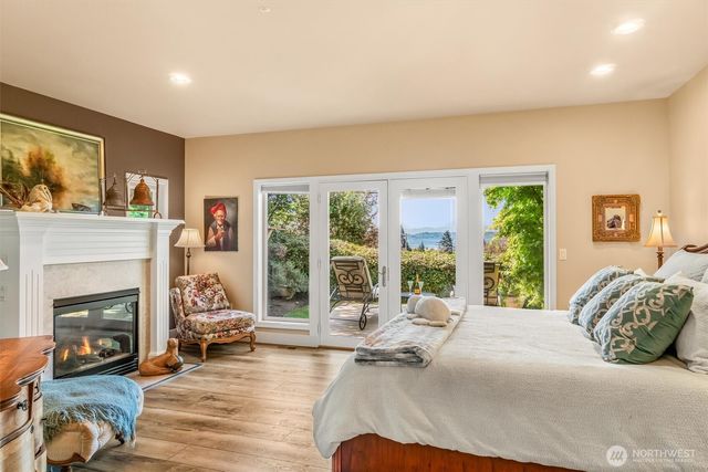932 9th Avenue N, Edmonds, WA 98020