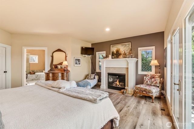 932 9th Avenue N, Edmonds, WA 98020