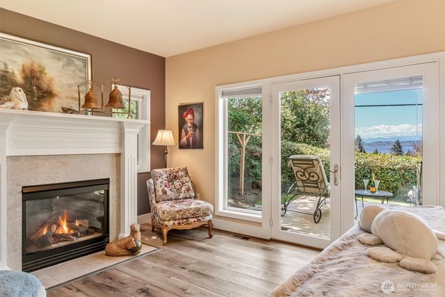 932 9th Avenue N, Edmonds, WA 98020