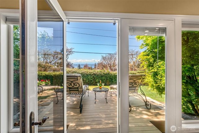 932 9th Avenue N, Edmonds, WA 98020