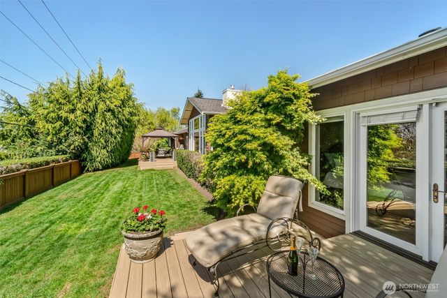 932 9th Avenue N, Edmonds, WA 98020