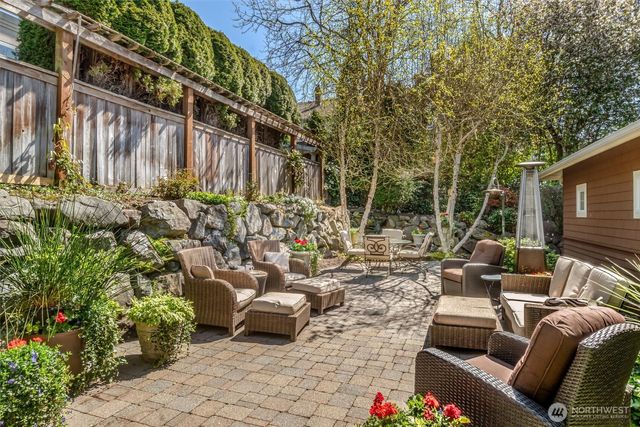 932 9th Avenue N, Edmonds, WA 98020