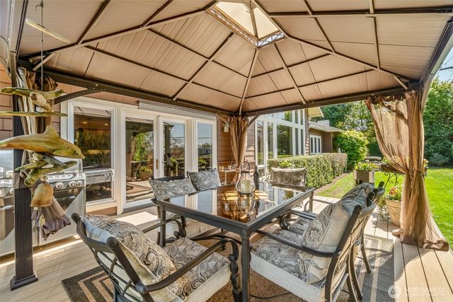 932 9th Avenue N, Edmonds, WA 98020