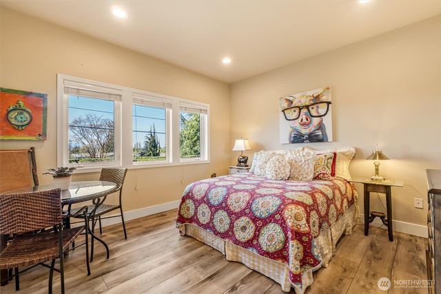 932 9th Avenue N, Edmonds, WA 98020