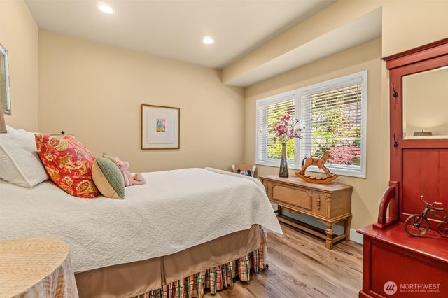 932 9th Avenue N, Edmonds, WA 98020