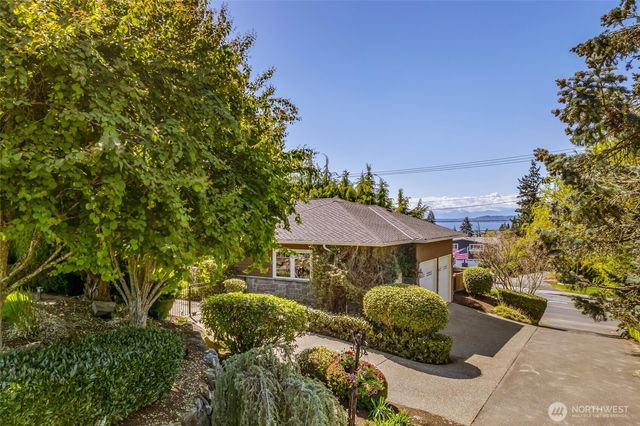 932 9th Avenue N, Edmonds, WA 98020
