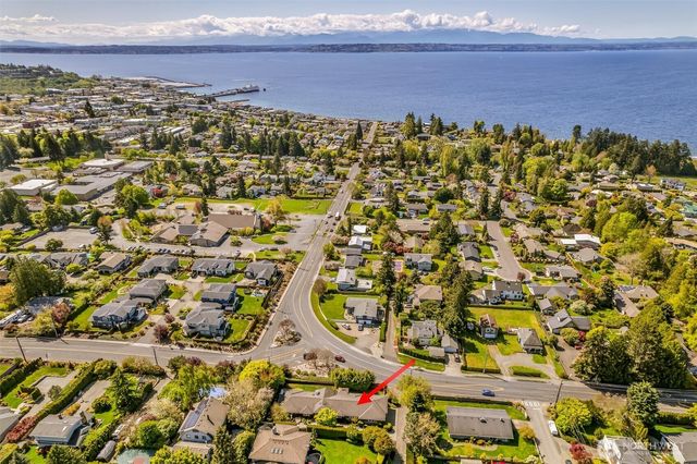 932 9th Avenue N, Edmonds, WA 98020