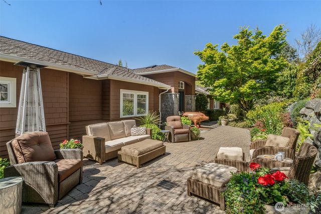 932 9th Avenue N, Edmonds, WA 98020
