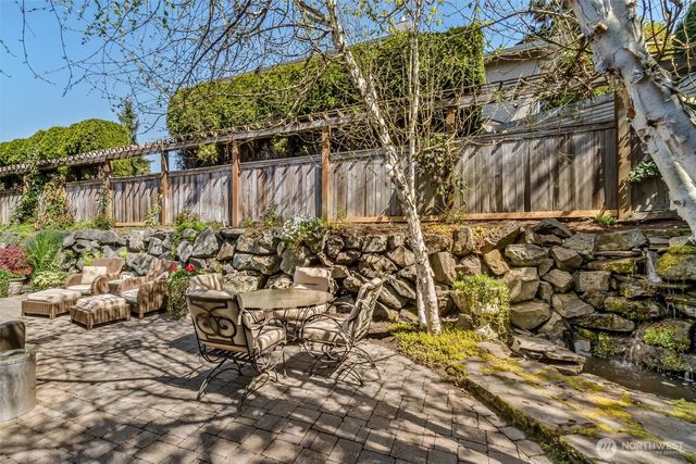 932 9th Avenue N, Edmonds, WA 98020