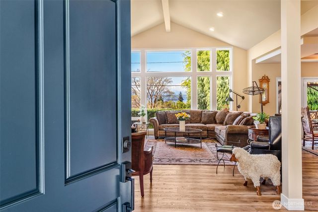 932 9th Avenue N, Edmonds, WA 98020