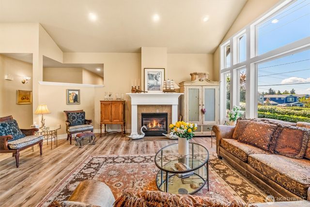 932 9th Avenue N, Edmonds, WA 98020
