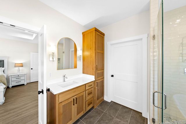 100 E Magnolia Cir, La Vernia, TX 78121