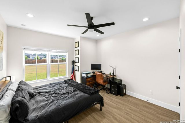 100 E Magnolia Cir, La Vernia, TX 78121