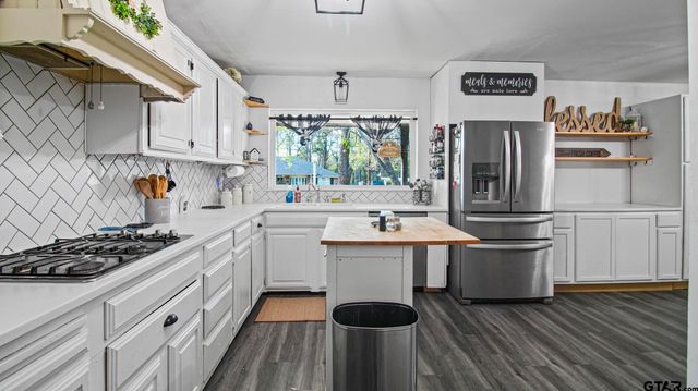 3000 Joy Dr, Kilgore, TX 75662