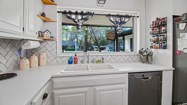 3000 Joy Dr, Kilgore, TX 75662