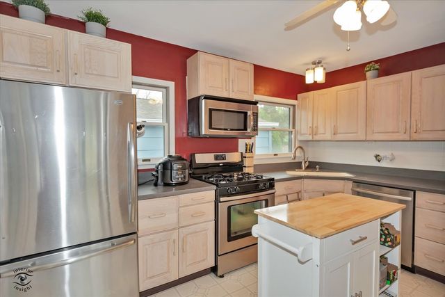 591 S Charlotte Street, Lombard, IL 60148