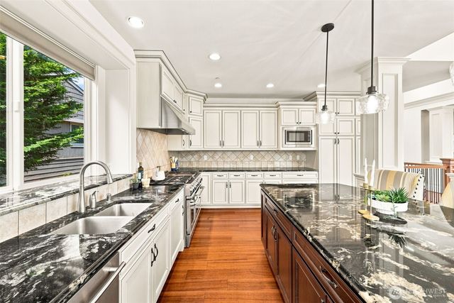 9671 Evergreen Drive, Bellevue, WA 98004