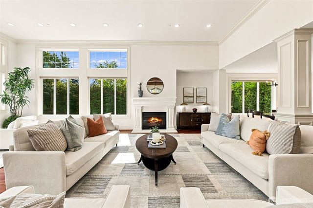 9671 Evergreen Drive, Bellevue, WA 98004