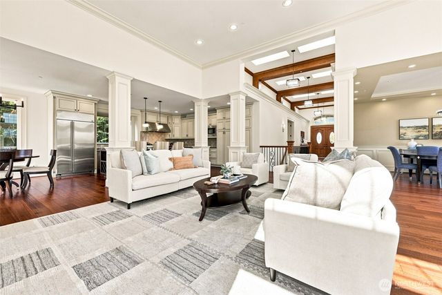 9671 Evergreen Drive, Bellevue, WA 98004