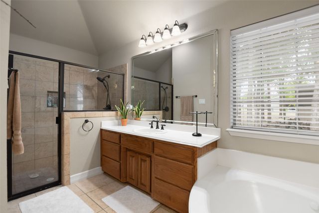 100 Parker Oaks Lane, Weatherford, TX 76087