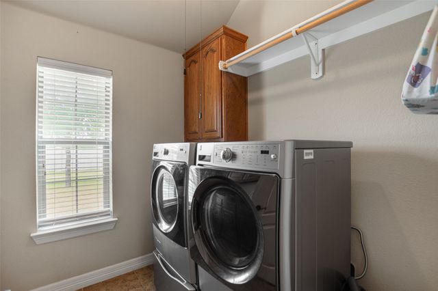 100 Parker Oaks Lane, Weatherford, TX 76087