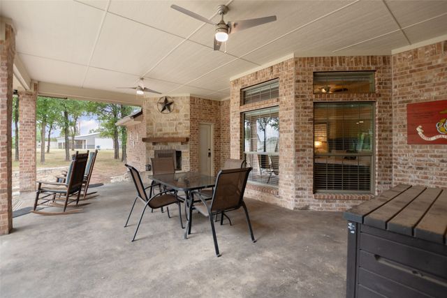 100 Parker Oaks Lane, Weatherford, TX 76087