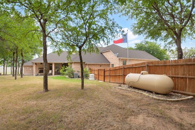 100 Parker Oaks Lane, Weatherford, TX 76087