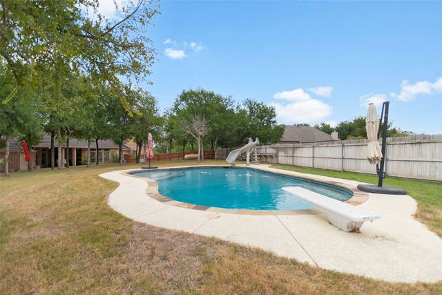 100 Parker Oaks Lane, Weatherford, TX 76087