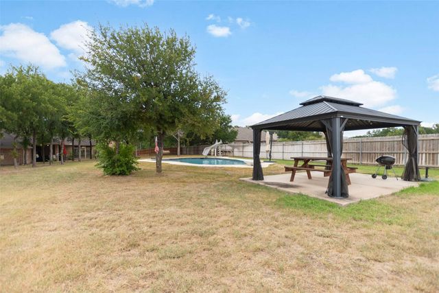 100 Parker Oaks Lane, Weatherford, TX 76087