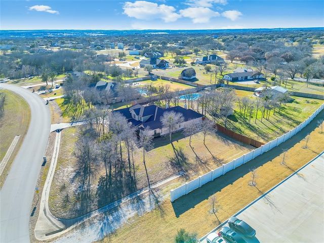 100 Parker Oaks Lane, Weatherford, TX 76087